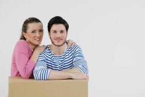 pareja joven mudándose a una casa nueva foto