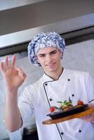 chef preparando comida foto