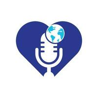diseño de logotipo de concepto de forma de corazón de podcast global. Ilustración de vector de plantilla de logotipo de empresa de entretenimiento de difusión.