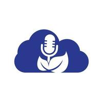 plantilla de diseño de logotipo de concepto de forma de nube de podcast de hoja. logotipo del programa de entrevistas de podcast con micrófono y hojas. vector