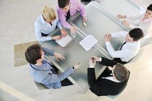 empresarios en reunión foto