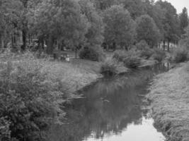 la ciudad de coesfeld en el río berkel en alemania foto