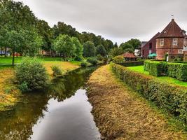 la ciudad de coesfeld en el río berkel en alemania foto