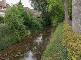 la ciudad de coesfeld en el río berkel en alemania foto