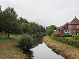 la ciudad de coesfeld en el río berkel en alemania foto