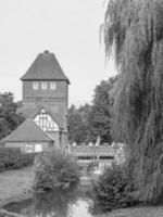 la ciudad de coesfeld en el río berkel en alemania foto