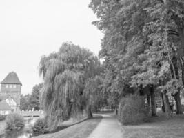 la ciudad de coesfeld en el río berkel en alemania foto