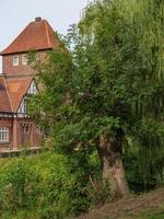 la ciudad de coesfeld en el río berkel en alemania foto