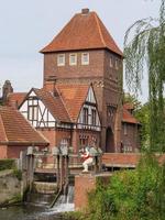 la ciudad de coesfeld en el río berkel en alemania foto