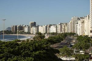 vista frente al mar de copacabana en río de janeiro durante el día foto