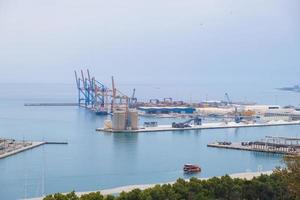 vista aérea del puerto de málaga, españa foto