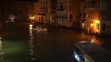 tourisme en italie, gondoles à venise video