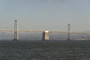 puente de la bahía de okland foto