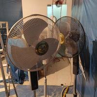 primer plano sobre el ventilador eléctrico de pie foto