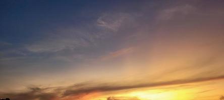 colorido atardecer en la ciudad interior con vistas al paisaje urbano de brasil foto