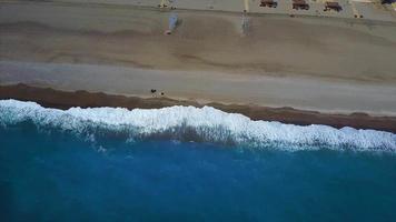 belle vue aérienne du bord de mer en espagne video