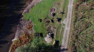 vue aérienne de la vieille route de campagne en ukraine video