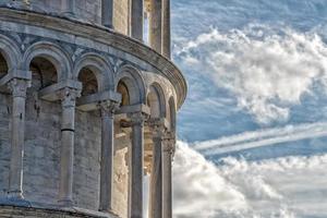 cúpula de pisa y torre inclinada vista detallada de primer plano foto