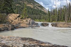 emerald lake natural bridge photo