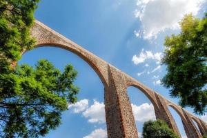 Premium image with copyspace of the arches of queretaro in mexico photo