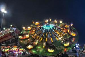 fondo de luces en movimiento luna park foto