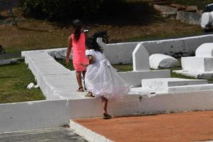 aitutaki, isla cook - 27 de agosto de 2017 - gente local en la misa foto