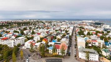 vista aérea de skolavordustigur en reykjavik foto