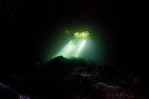 buceo en cuevas en cenotes mexicanos foto