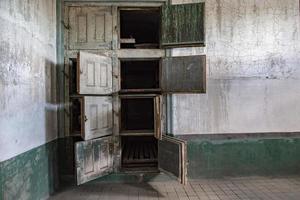 Mortuorio en la isla de Ellis habitaciones interiores de hospitales psiquiátricos abandonados foto
