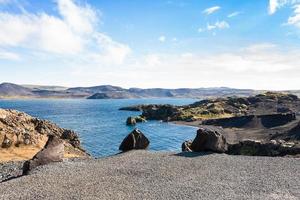 lago kleifarvatn en la península de reykjanes en islandia foto