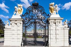 puerta del lado del palacio belvedere superior, viena foto