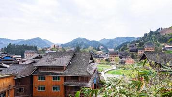 vista superior de cabañas en el pueblo de chengyang foto