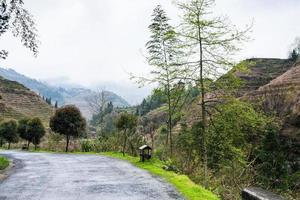 camino en el área de las terrazas de arroz de longsheng foto