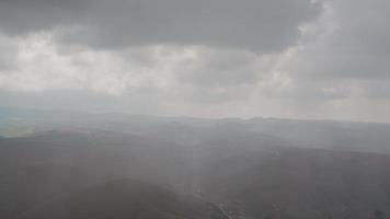 8k nuvens de chuva de tempestade em camadas grossas se aproximando video