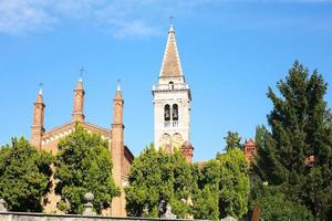 torres iglesia dei santi nazaro e celso en verona foto