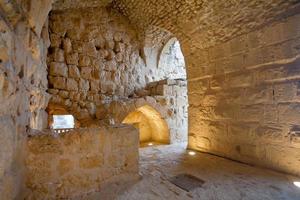 habitación interior en el castillo medieval de ajlun, jordania foto