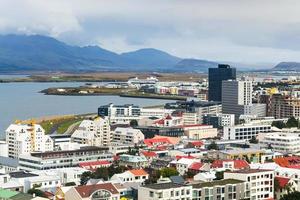 vista superior del distrito de midborg en reykjavik foto