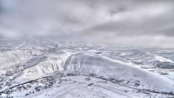 8 mila bianca colline nel continentale clima coperto con neve nel inverno video