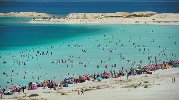 Plage de couleur turquoise de sable blanc 8k video