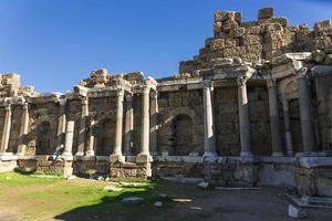 ruinas en el costado foto