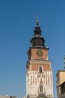 torre del ayuntamiento en la plaza principal de cracovia foto