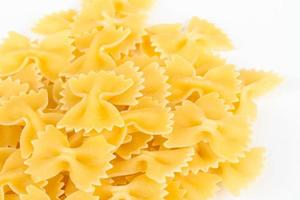 pasta farfalle, aislada foto