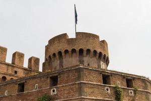 el mausoleo de hadrian, generalmente conocido como el castel sant'angelo, roma, italia foto