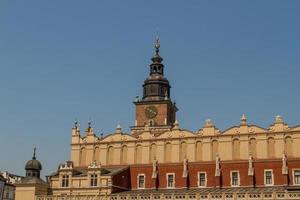 torre del ayuntamiento en la plaza principal de cracovia foto