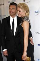 los angeles, 16 de enero - ryan seacrest, julianne hough llega a la fiesta de los premios globo de oro 2011 de weinstein company y relativity media en el beverly hilton hotel el 16 de enero de 2011 en beverly hills, ca foto