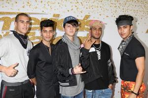 los angeles, 14 de agosto - cnco, christopher velez, richard camacho, joel pimentel, zabdiel de jesus, erick brian colon at the americas got talent temporada 13 show en vivo alfombra roja en el dolby theater el 14 de agosto de 2018 en los angeles, ca foto