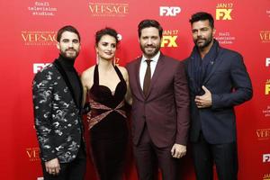 los angeles - 8 de enero darren criss, penélope cruz, edgar ramirez, ricky martin en el estreno de la historia del crimen estadounidense del asesinato de gianni versace en el teatro arclight el 8 de enero de 2018 en los angeles, ca foto