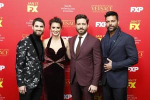 los angeles - 8 de enero darren criss, penélope cruz, edgar ramirez, ricky martin en el estreno de la historia del crimen estadounidense del asesinato de gianni versace en el teatro arclight el 8 de enero de 2018 en los angeles, ca foto