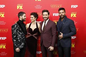 los angeles - 8 de enero darren criss, penélope cruz, edgar ramirez, ricky martin en el estreno de la historia del crimen estadounidense del asesinato de gianni versace en el teatro arclight el 8 de enero de 2018 en los angeles, ca foto