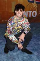 los angeles - 1 de diciembre emery kelly en el estreno de spider man into the spider verse en el teatro del pueblo el 1 de diciembre de 2018 en westwood, ca foto